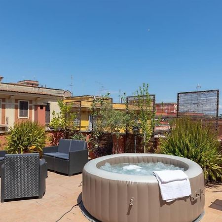 רומא Penthouse With Jacuzzi On Private Terrace In Trastevere מראה חיצוני תמונה