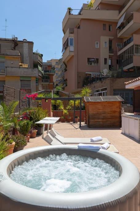 רומא Penthouse With Jacuzzi On Private Terrace In Trastevere מראה חיצוני תמונה