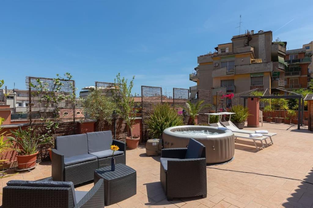 רומא Penthouse With Jacuzzi On Private Terrace In Trastevere מראה חיצוני תמונה